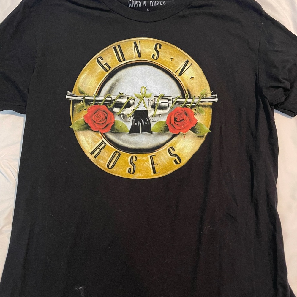 Guns and Roses black tshirt, large